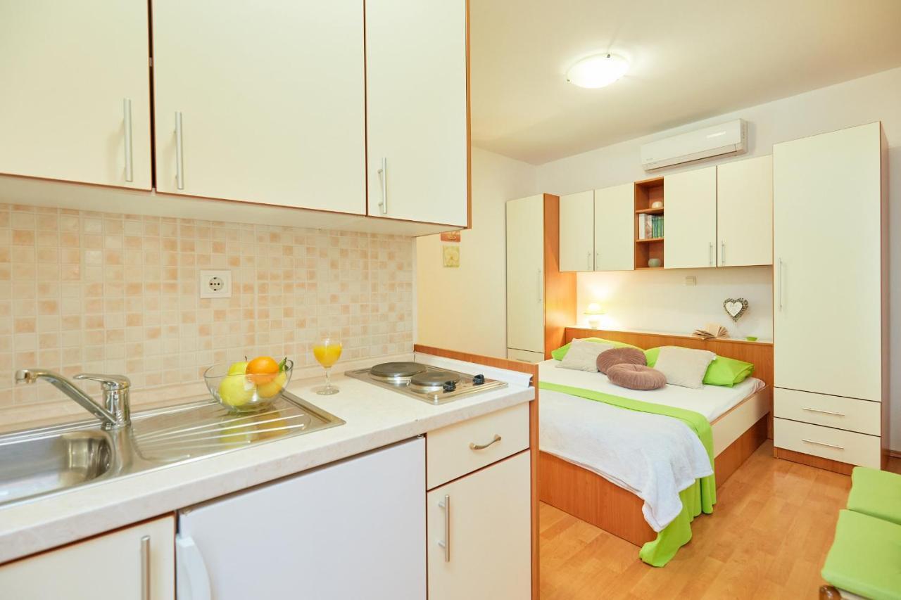 Apartments Zelic Tučepi Rum bild