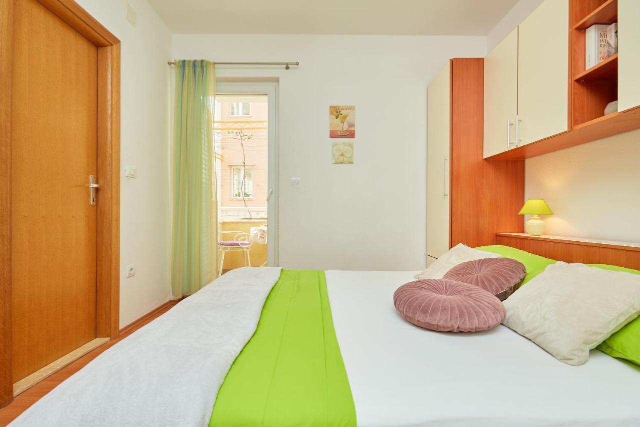 Apartments Zelic Tučepi Rum bild
