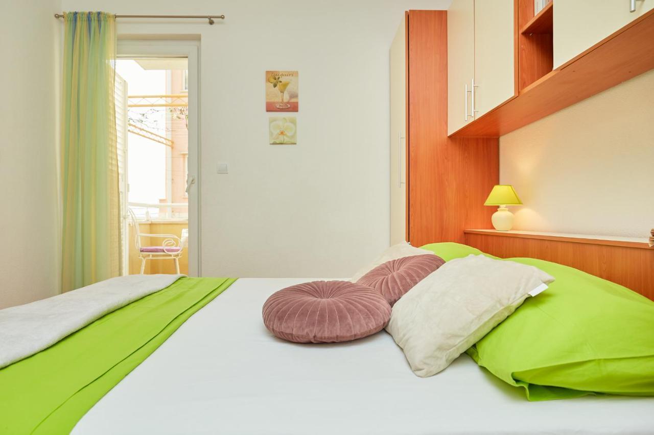 Apartments Zelic Tučepi Rum bild