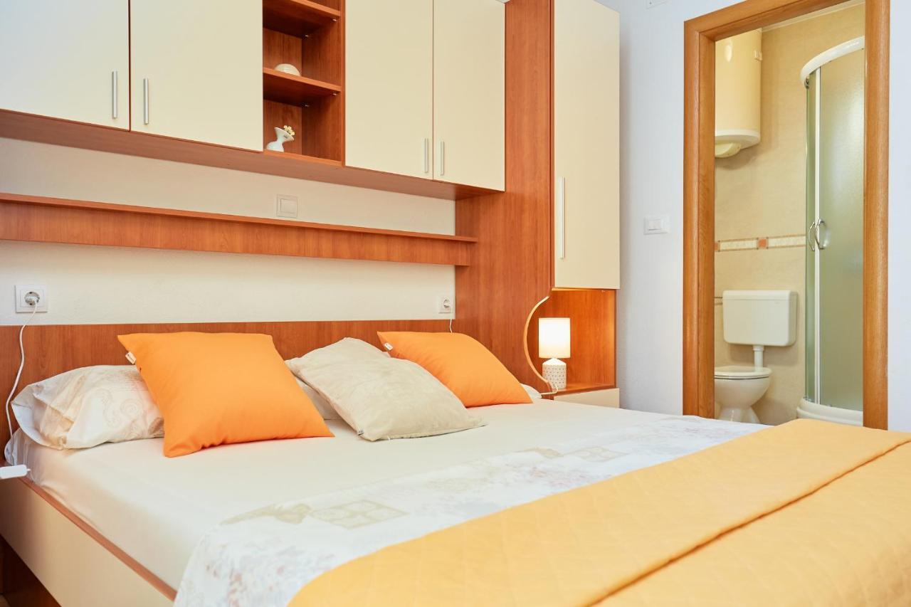 Apartments Zelic Tučepi Rum bild