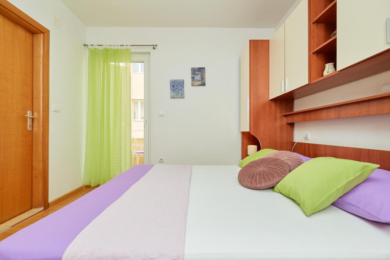 Apartments Zelic Tučepi Rum bild