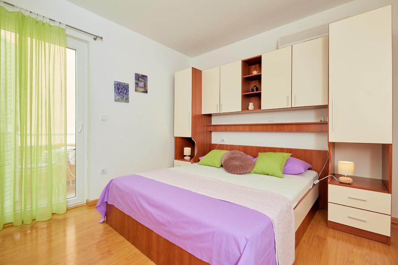 Apartments Zelic Tučepi Rum bild
