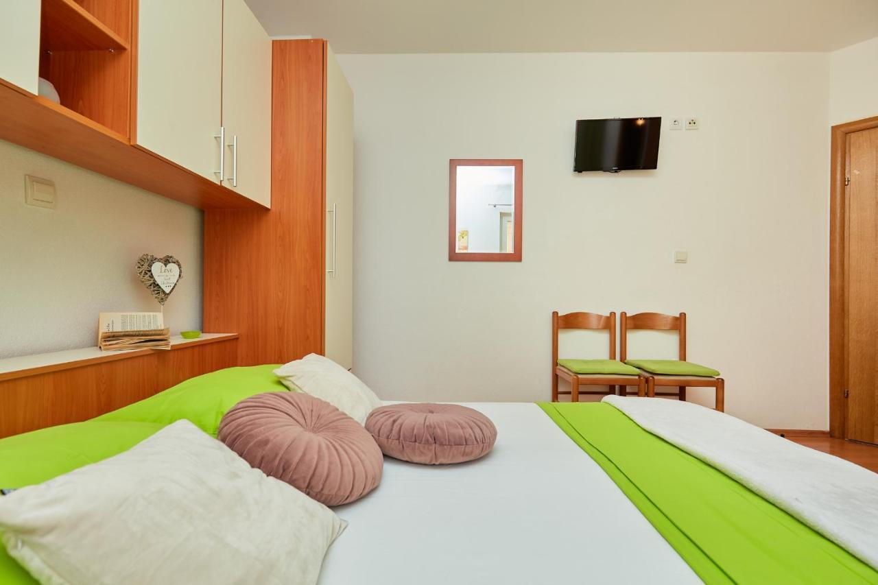 Apartments Zelic Tučepi Rum bild