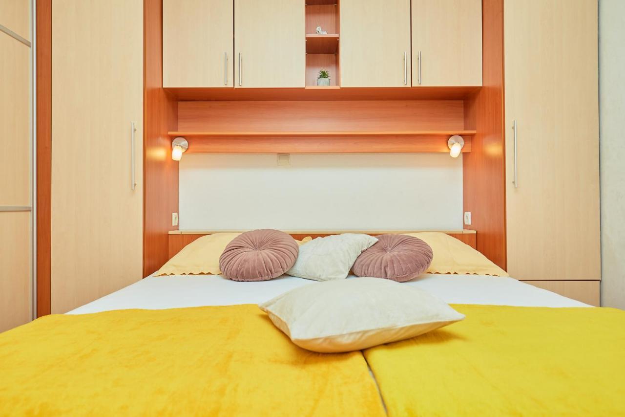 Apartments Zelic Tučepi Exteriör bild