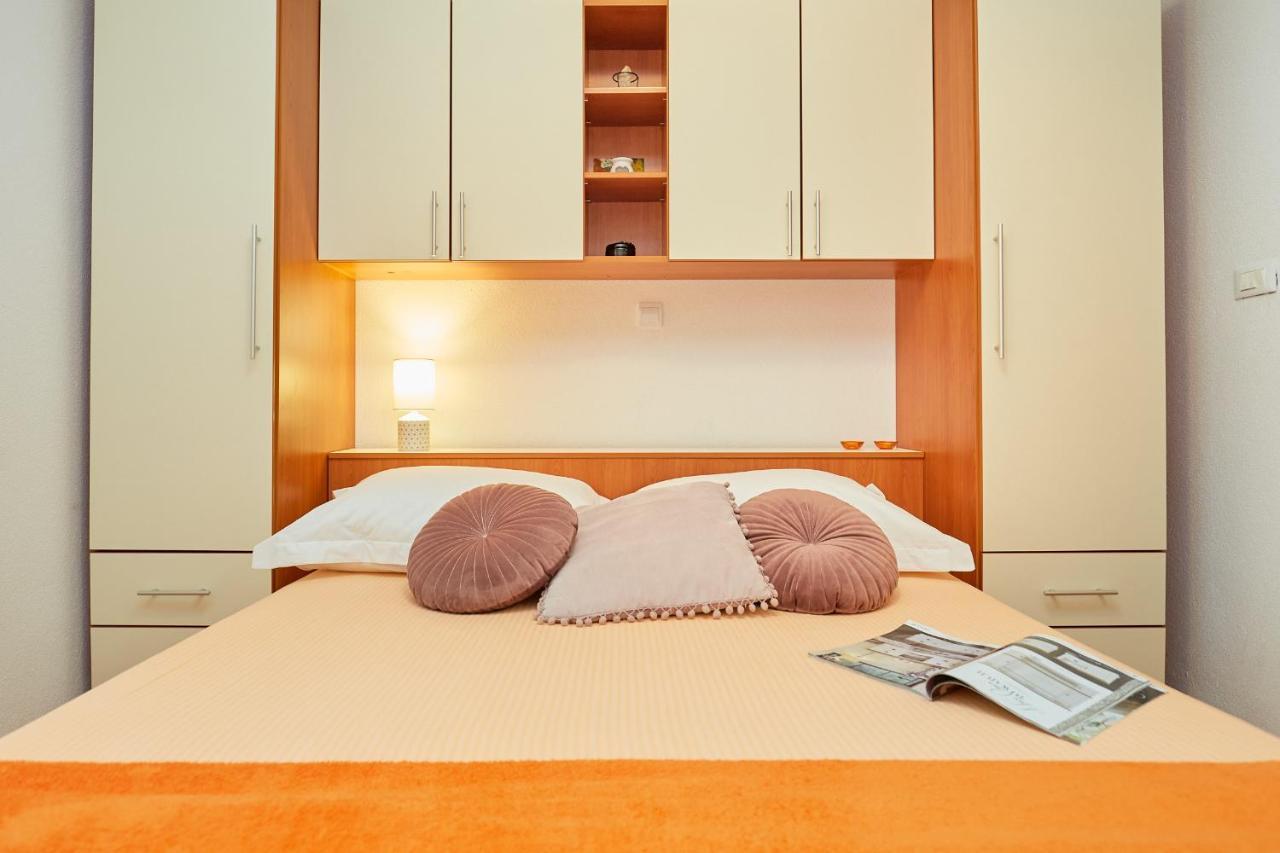 Apartments Zelic Tučepi Exteriör bild