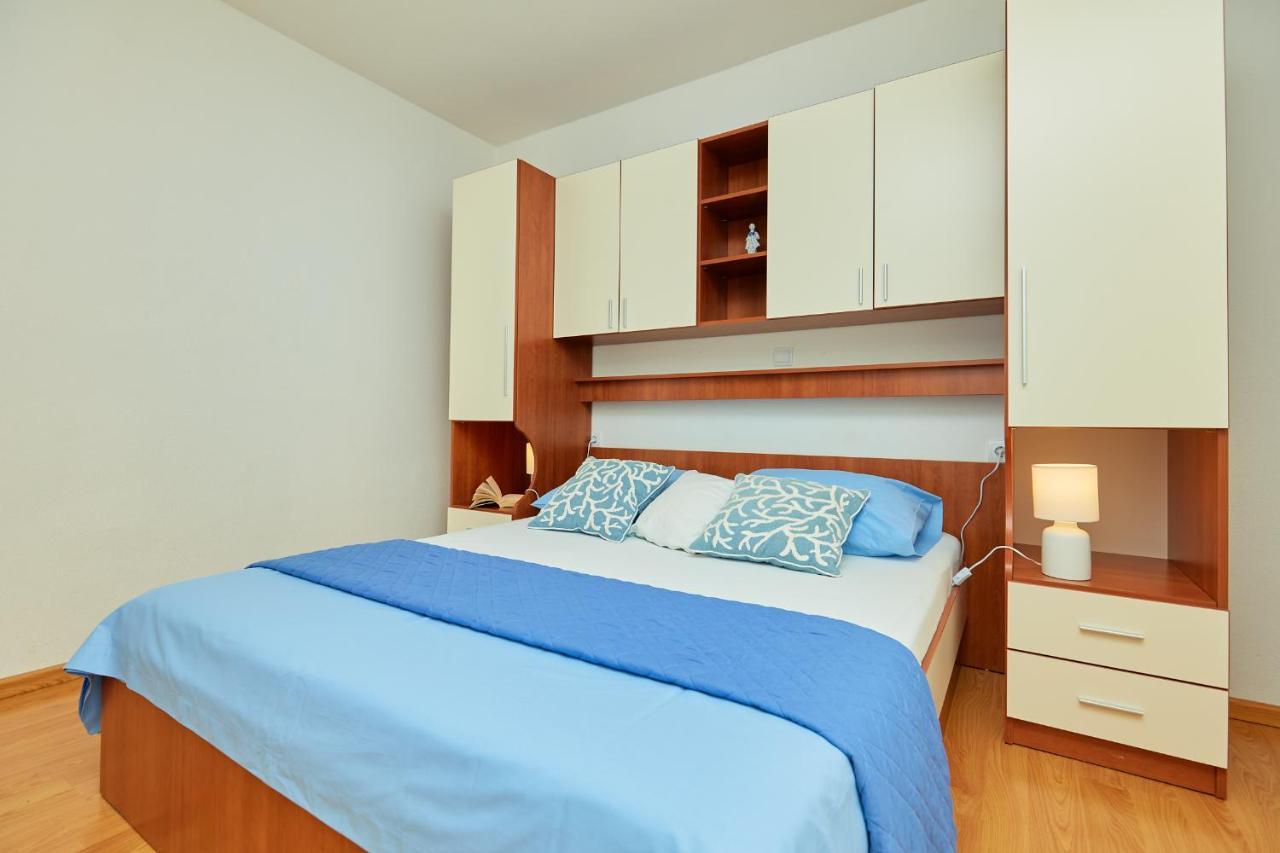 Apartments Zelic Tučepi Exteriör bild